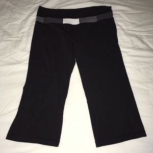 Lululemon Black Gray White Knee Length Pants